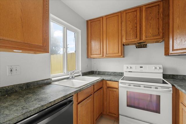 27418 Susan Place, Hayward CA: https://media.crmls.org/mediaz/74627dc9-29f8-433c-bdd9-7032ab468ce0.jpg