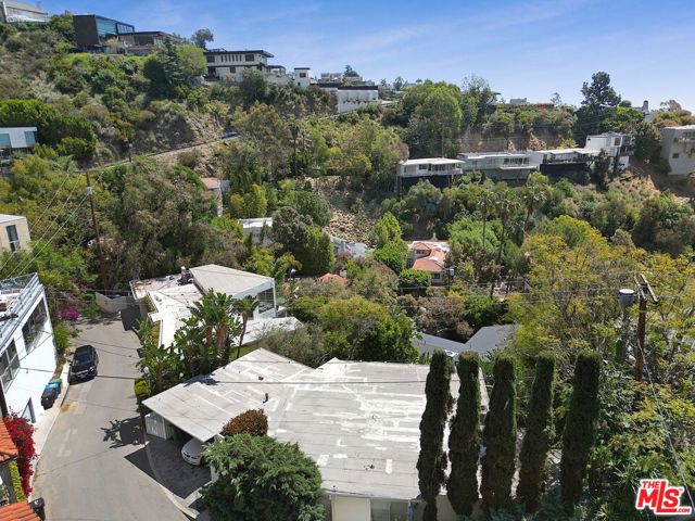8629 Franklin Avenue, Los Angeles CA: https://media.crmls.org/mediaz/7462cbfa-abf4-4922-a748-d21e4d509f46.jpg