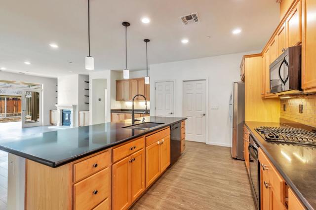 1254 Steinbeck Drive, Hollister CA: https://media.crmls.org/mediaz/74638b70-4719-4052-8b46-d9e06761e71c.jpg