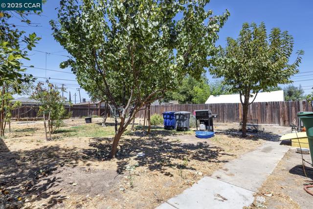 935 E Yosemite Ave, Madera CA: https://media.crmls.org/mediaz/7463ad98-15b4-4e54-a58e-7a5bde42e6d1.jpg