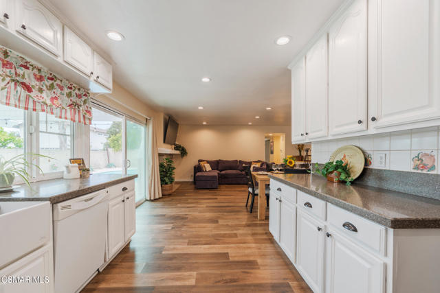 2705 N Broadmoor Avenue, Simi Valley CA: https://media.crmls.org/mediaz/7463becb-cedb-4cf3-a259-e687d8d847c1.jpg