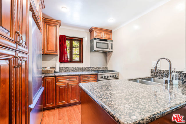 10306 Seabury Lane, Los Angeles CA: https://media.crmls.org/mediaz/74642eb4-0c8d-4701-b2f4-830b1d6e63af.jpg