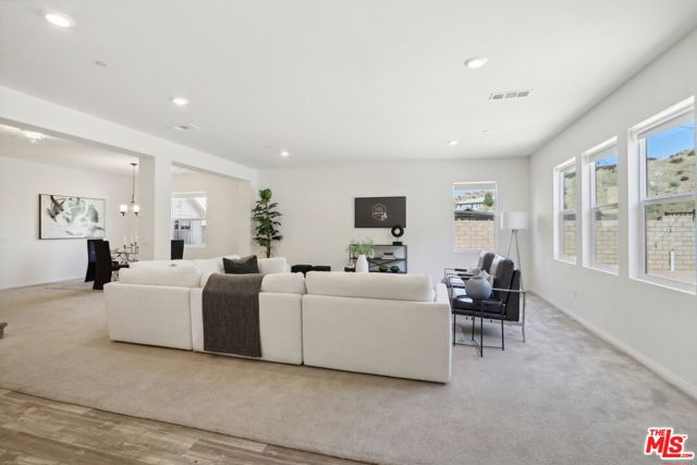 19317 Bension Drive, Santa Clarita CA: https://media.crmls.org/mediaz/74649d00-da8c-4849-8a86-f667420c4c02.jpg