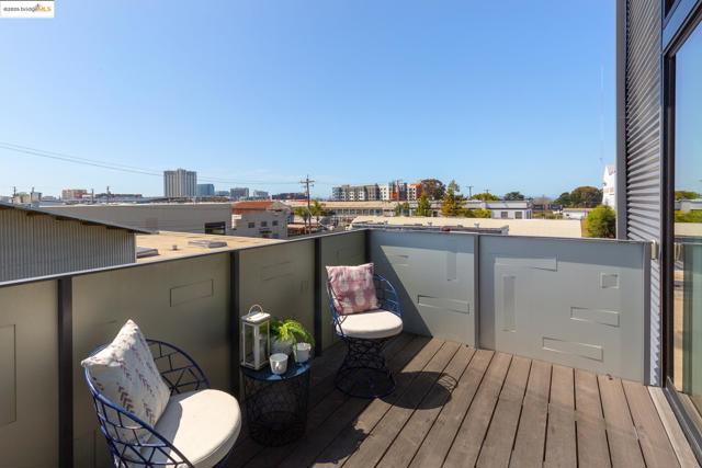 809 Folger Ave, Berkeley CA: https://media.crmls.org/mediaz/7464bafc-a26b-42bf-87c6-4b056adef4ae.jpg