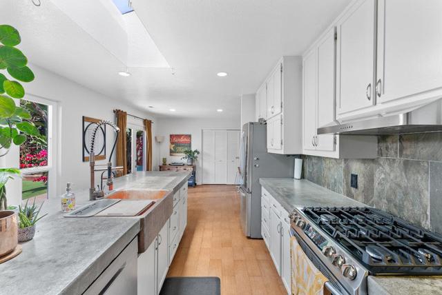 1965 42nd Avenue, Capitola CA: https://media.crmls.org/mediaz/7464db82-72d4-45db-b538-524fb73dba9f.jpg