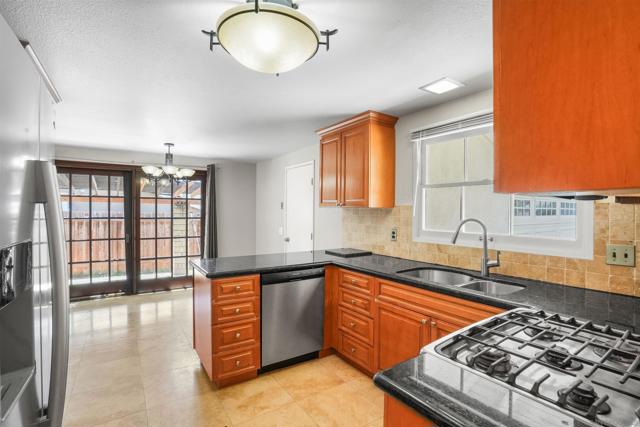 931 Rutgers Ave, Chula Vista CA: https://media.crmls.org/mediaz/746514b3-bd5c-4bea-a630-b2295e5b5efb.jpg