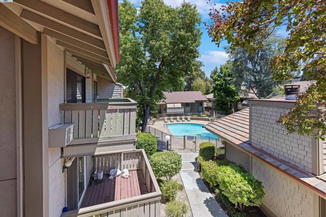 100 Kinross Drive, Walnut Creek CA: https://media.crmls.org/mediaz/7465e556-9db5-4445-9814-6c258b20ee77.jpg