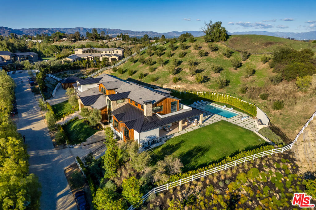 24247 Bridle Trail Rd