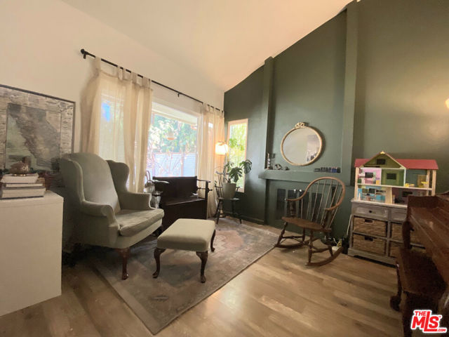 1519 Sunset Avenue, Pasadena CA: https://media.crmls.org/mediaz/74664080-554e-4cbc-a141-9abcb0776b36.jpg