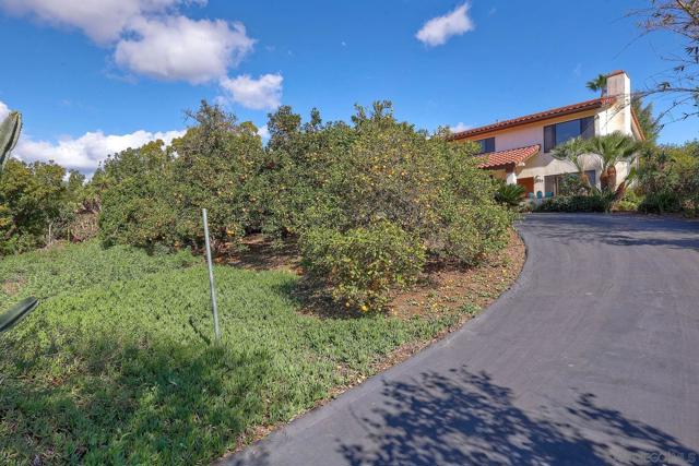 3625 Country Meadow Ln, Escondido CA: https://media.crmls.org/mediaz/74669e09-98a8-4c69-af16-585b7d003316.jpg