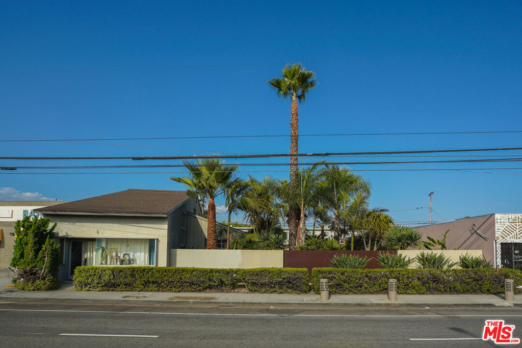 4546 S Centinela Avenue
