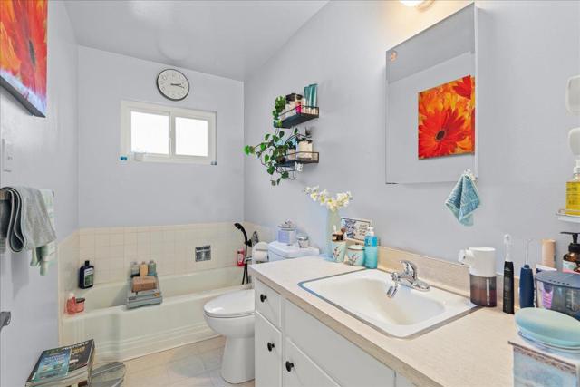 933 Florence Lane, Menlo Park CA: https://media.crmls.org/mediaz/7466d59f-a6dc-4bd0-9e02-05a25ef4ab1d.jpg