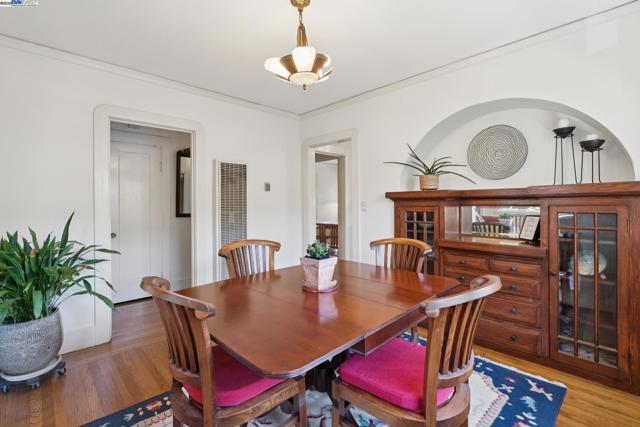3144 60Th Ave, Oakland CA: https://media.crmls.org/mediaz/7467315a-b5d9-4ffb-8110-b07ed6bfb891.jpg