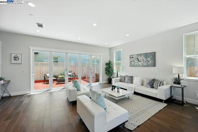 8360 Marine Way, Newark CA: https://media.crmls.org/mediaz/74682c92-b6b6-41c1-996b-d063e6145bea.jpg