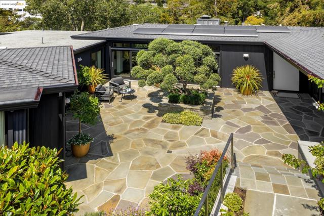 7 Requa Place, Piedmont CA: https://media.crmls.org/mediaz/74684d47-7034-4011-b919-328d8a9a6bb5.jpg