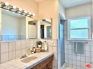 2132 Mcpherson Place, Los Angeles CA: https://media.crmls.org/mediaz/74699633-73c6-44a5-8a49-aca0073b5ab9.jpg