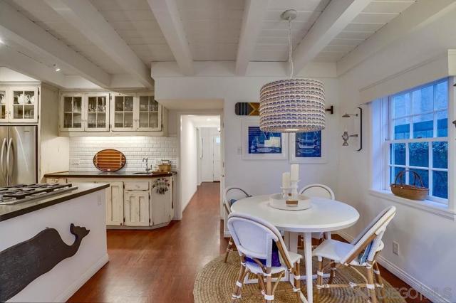 75 Corinthian Walk, Long Beach CA: https://media.crmls.org/mediaz/7469dd7d-7dd6-4d9b-8539-d12f75814e48.jpg
