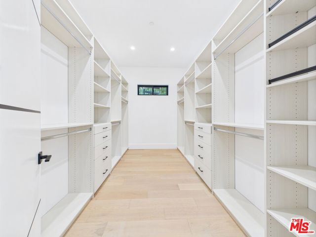 4637 Dunas Lane, Tarzana CA: https://media.crmls.org/mediaz/7469e206-ff8a-45d4-a5f3-f620b174aaad.jpg