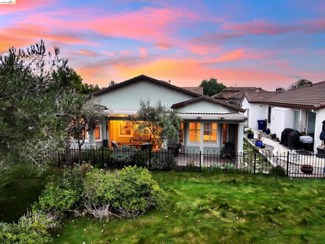 342 Desert Forest Ct, Rio Vista CA: https://media.crmls.org/mediaz/7469e6d5-37b3-4136-b95b-75ad3ef6522b.jpg