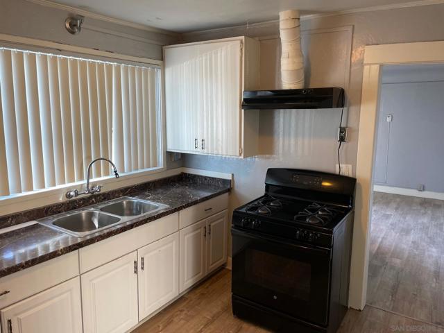 406 E Plaza Blvd, National City CA: https://media.crmls.org/mediaz/746af7f8-f67c-4e20-b44e-d8cd9c9b3a78.jpg