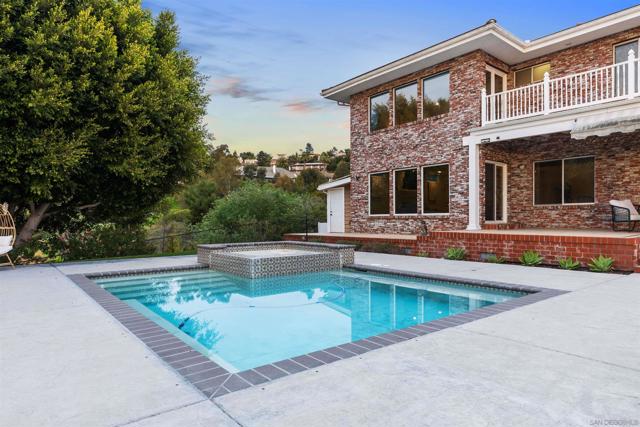 2610 Acuna Ct, Carlsbad CA: https://media.crmls.org/mediaz/746b47d9-3f1e-4c60-af54-74b4ecb58f71.jpg