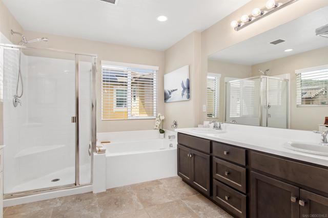 216 Oberlander Way, Fallbrook CA: https://media.crmls.org/mediaz/746bead2-c9c4-4252-a13c-5611b8afa43e.jpg