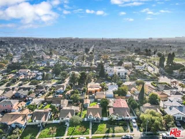 4124 W 64th Street, Inglewood CA: https://media.crmls.org/mediaz/746becca-c291-4860-9989-787b9f37a0f9.jpg