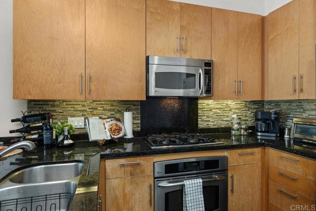 527 10th Avenue, San Diego CA: https://media.crmls.org/mediaz/746cc612-4fe0-4ab8-87ad-c7a464b0746b.jpg