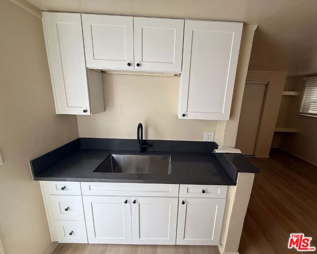 563 2nd Street, Hermosa Beach CA: https://media.crmls.org/mediaz/746d872e-5595-4d18-83f5-70e18f167439.jpg
