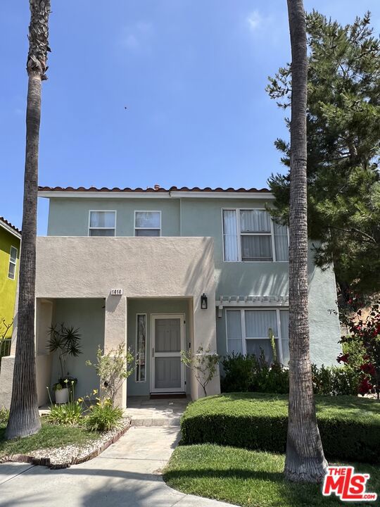1414 N Kemmett Court, Los Angeles CA: https://media.crmls.org/mediaz/746da6bd-6a96-47ac-8f71-58fa4da438d2.jpg