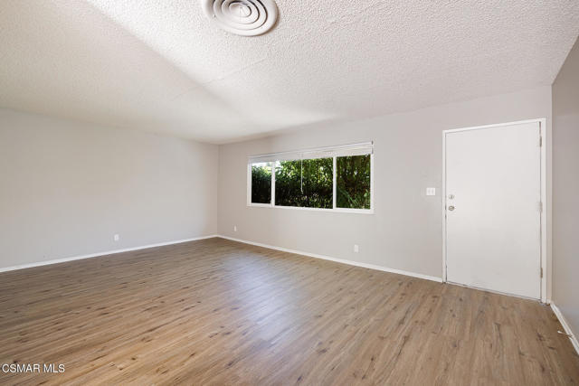 1077 Haven Avenue, Simi Valley CA: https://media.crmls.org/mediaz/746de75c-e91b-4d02-a308-295f4d52812b.jpg