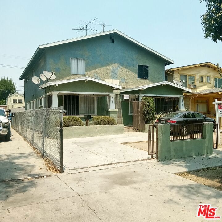 851 W 40th Place, Los Angeles, CA 90037