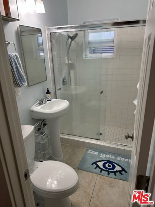 Clean & Breezy Bathroom