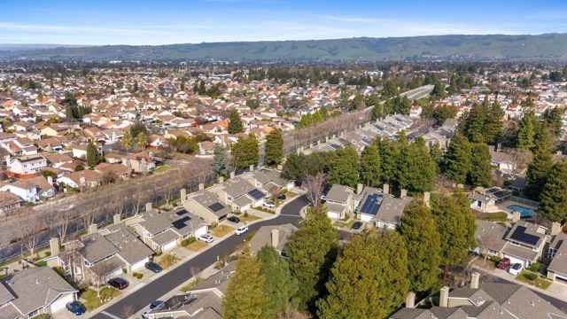 34203 Petard Ter, Fremont CA: https://media.crmls.org/mediaz/746e20ba-19b9-4e0f-aa36-f088be17ecd1.jpg