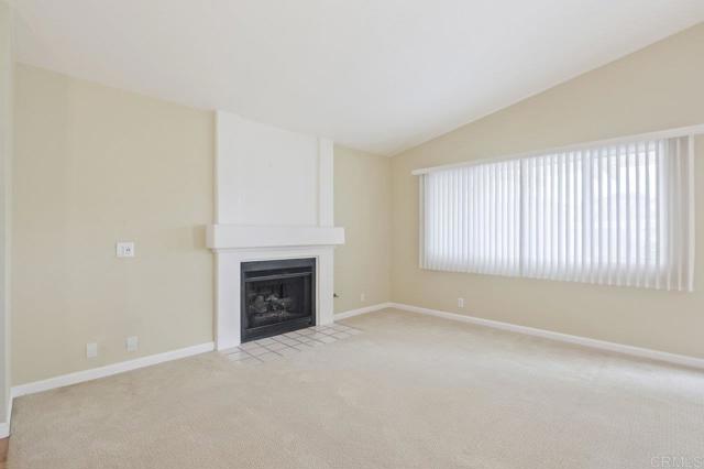 4065 Caminito Davila, San Diego CA: https://media.crmls.org/mediaz/746e5a59-0f4b-430f-84a8-9bb7542a1cd7.jpg
