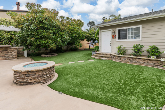 3549 Wilcox ST, San Diego CA: https://media.crmls.org/mediaz/746e5f47-78dc-4d3d-b2e8-f2bd531aef9d.jpg