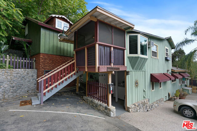 483 Sturtevant Drive, Sierra Madre CA: https://media.crmls.org/mediaz/746ebfef-0849-4bfc-b4fd-16ea85d94b22.jpg