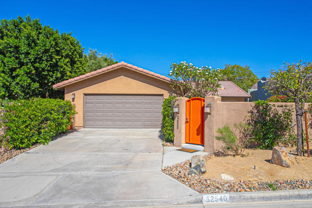 52540 Avenida Juarez, La Quinta CA: https://media.crmls.org/mediaz/746ef092-673d-4ad2-9d4e-28b3612fda2c.jpg