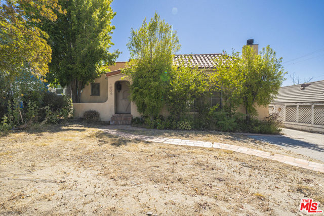 4804 La Canada Boulevard, La Canada Flintridge CA: https://media.crmls.org/mediaz/746efc04-a84f-4c91-9750-5b3cc6ee8b9f.jpg
