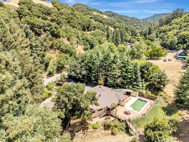 29625 Palomares Rd, Castro Valley CA: https://media.crmls.org/mediaz/746f8af0-db24-4372-945d-fbf4fb159dd6.jpg