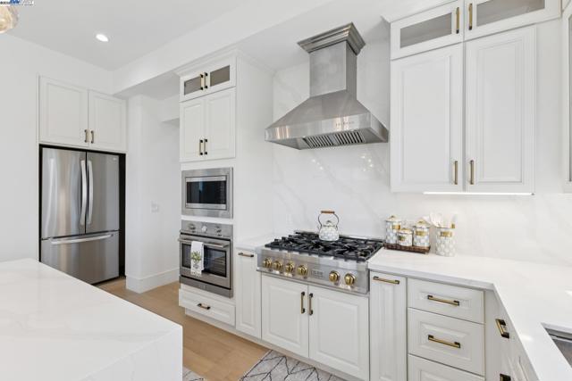 3606 Sarita St, Hayward CA: https://media.crmls.org/mediaz/74701775-e621-4e72-8ed6-c1c363844a4d.jpg