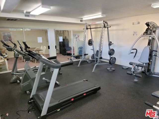 15455 Sherman Way, Van Nuys CA: https://media.crmls.org/mediaz/74708952-3bef-4e37-b1d0-455dc6de4eff.jpg