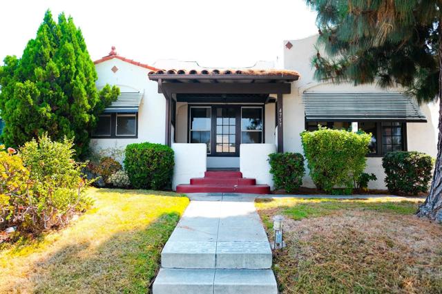 4757 Kensington Dr, San Diego CA: https://media.crmls.org/mediaz/74711888-8710-4d56-a852-33b965687542.jpg