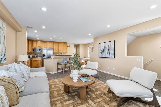 806 Redondo Ct, San Diego CA: https://media.crmls.org/mediaz/74711fe0-81c3-41a2-8702-71ac39f09cdf.jpg