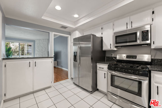 8160 Manitoba Street, Playa del Rey CA: https://media.crmls.org/mediaz/74716749-990a-4a77-b2fd-2751624980b0.jpg