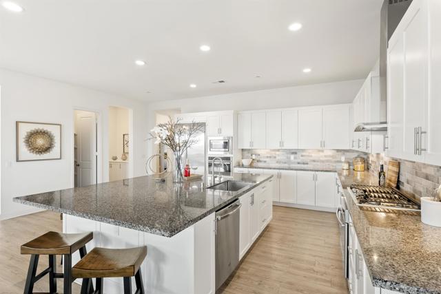 1417 Apex Place, Escondido CA: https://media.crmls.org/mediaz/747202a2-1ebb-4b56-aa09-b951eb4cab43.jpg