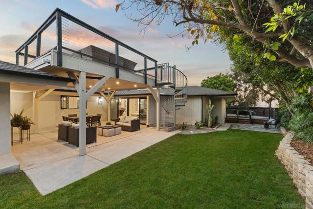 896 La Jolla Rancho Road, La Jolla CA: https://media.crmls.org/mediaz/7472c542-7038-4a3d-a921-db0e402dde51.jpg