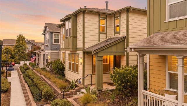 2731 Bungalow Drive, Marina CA: https://media.crmls.org/mediaz/7472d854-0756-44fa-a9bc-6ff9fbc79ecb.jpg