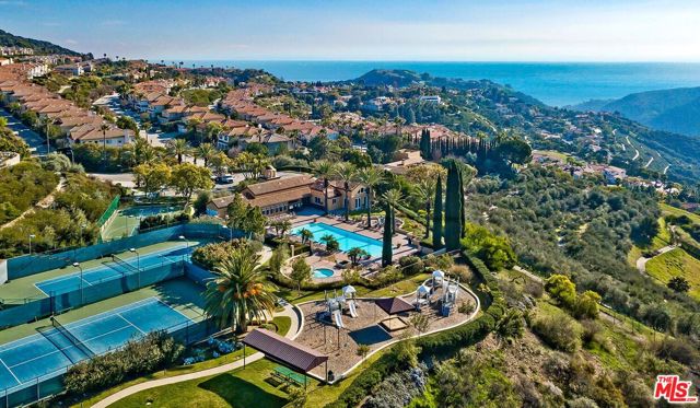16814 Calle Bellevista, Pacific Palisades CA: https://media.crmls.org/mediaz/7472dd0f-b6f8-45b7-8b4f-0e650f8f4177.jpg