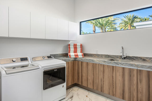 2 Bravo Court, Rancho Mirage CA: https://media.crmls.org/mediaz/7472faac-1e3b-4ba4-94b7-2cf8cbbb58b2.jpg